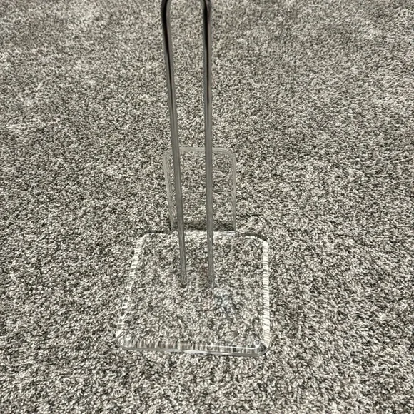 Paper towel holder - Picture 4 of 4